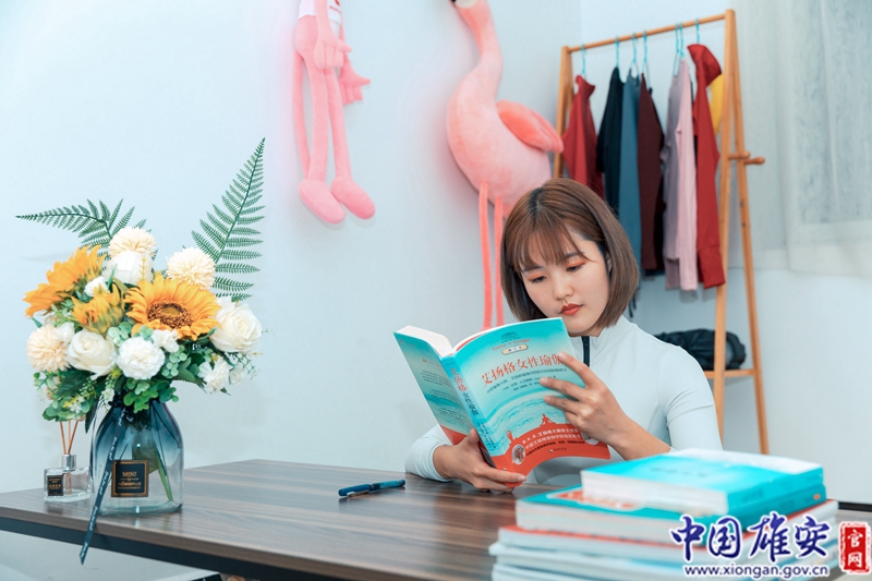 熱情開朗，善良樂觀，這個90后女孩不僅堅持了自己的夢想，還用所知所學回報家鄉。她只是雄安新區新青年的一個縮影，正因為有了她，有了無數個他們，雄安新區才更顯朝氣蓬勃。中國雄安官網記者毛鶴然 攝