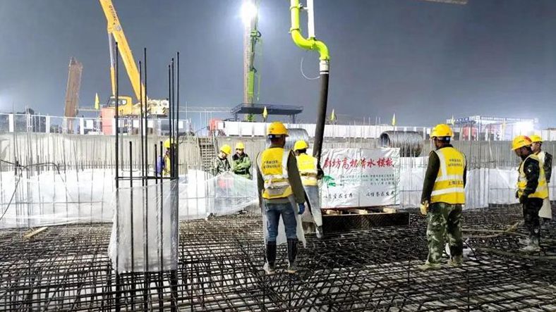 看建雄安丨雄安新區雄東片區A單元安置房項目一標段首塊筏板澆筑完成