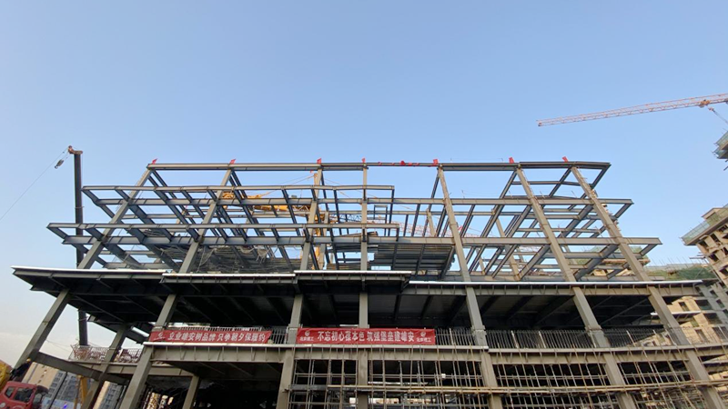看建雄安丨雄安新區容東片區B2組團安置房工程建設?？⒐るA段迎來重要節點突破