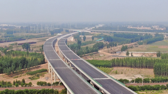 榮烏高速公路新線全線開通在即——雄安新區首座上跨京九鐵路雙幅轉體橋全部完工