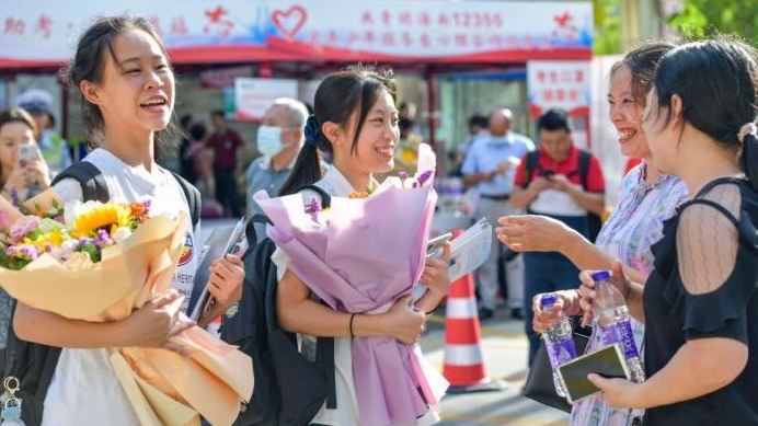 2021高考成績明起陸續放榜 志愿填報要防“坑”