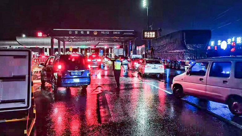 風中雨中，謝謝這些最美的背影！