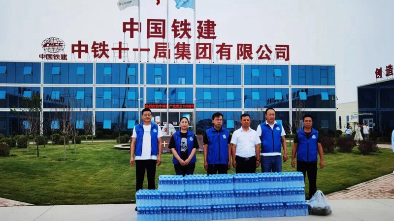 安新縣住建局：學黨史辦實事，進工地送清涼