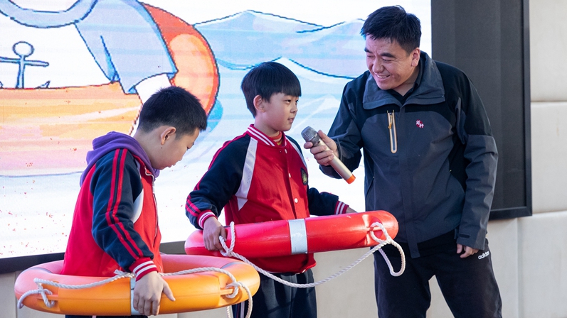 圖集丨雄安新區(qū)中小學(xué)生水上交通安全宣傳教育培訓(xùn)活動走進(jìn)安新縣端村學(xué)校