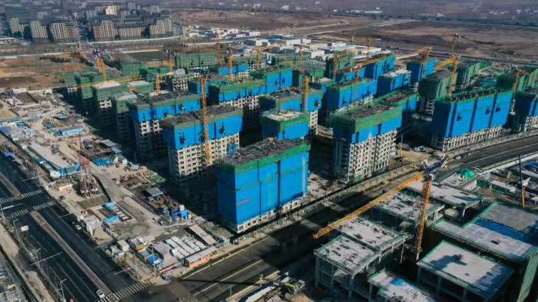 看建雄安丨容東片區(qū)2號地塊（XARD-0052宗地）項目主體結構全面封頂