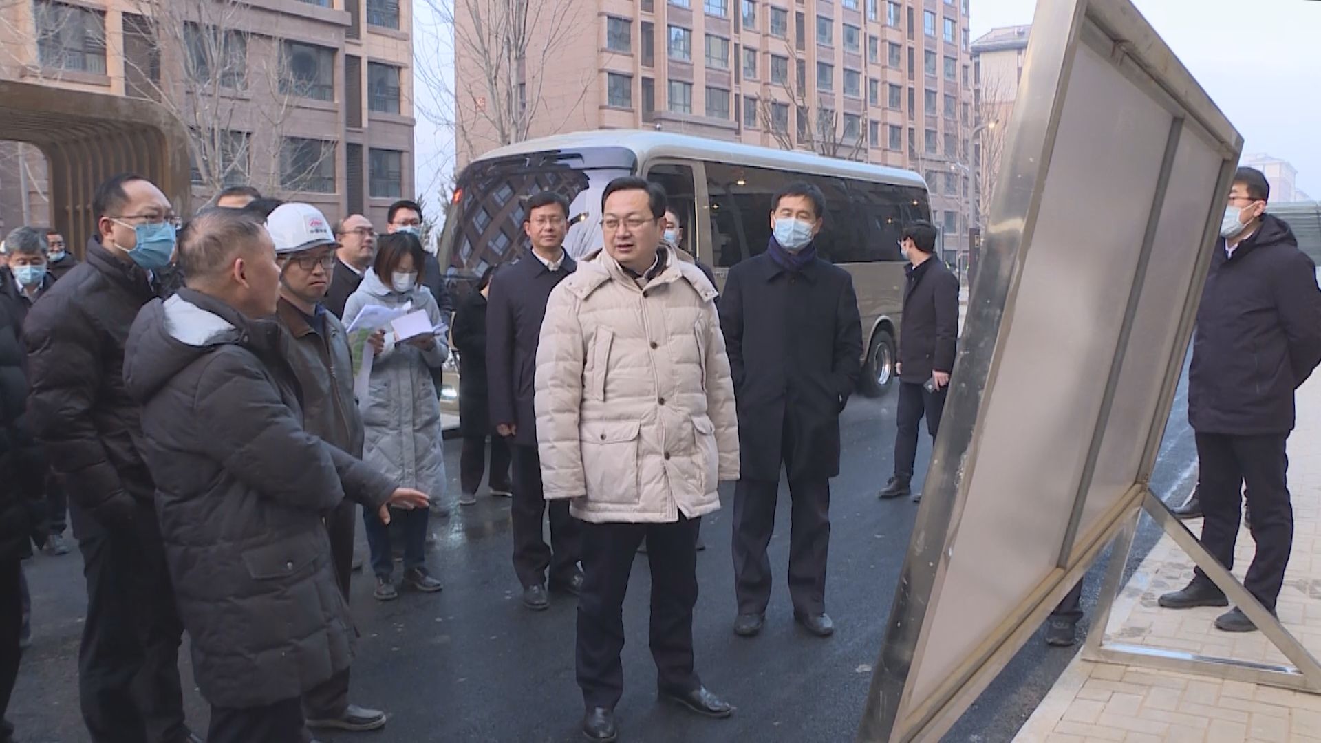 時(shí)政播報(bào)丨張國華赴容東片區(qū)調(diào)研檢查第二批安置房建設(shè)驗(yàn)收及交付準(zhǔn)備工作并召開座談會