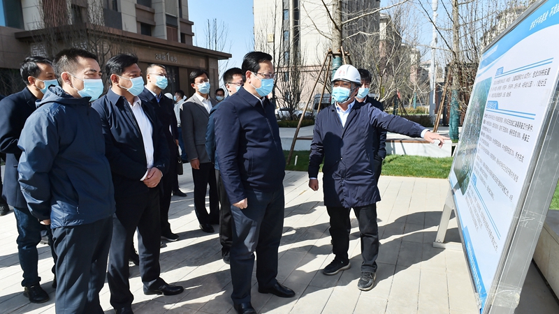 張國華調研雄東片區安置房建設進展情況并召開專題會議