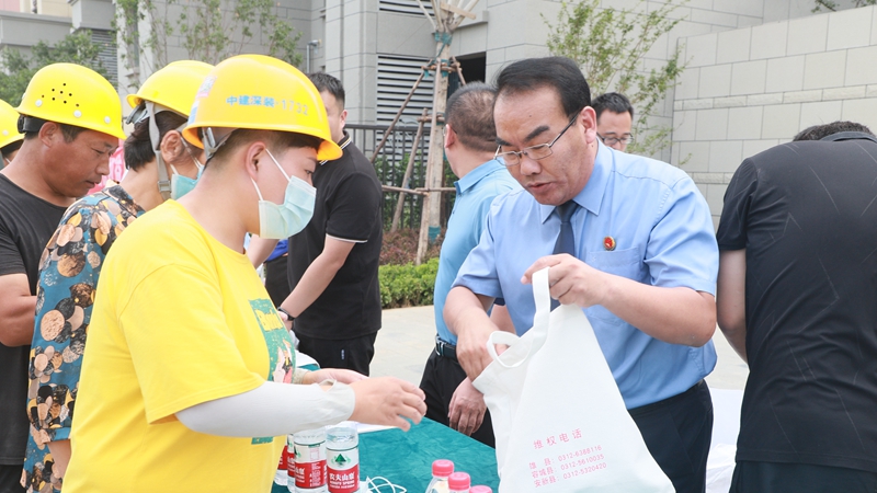 雄安新區開展《保障農民工工資支付條例》走進建設工地宣傳活動