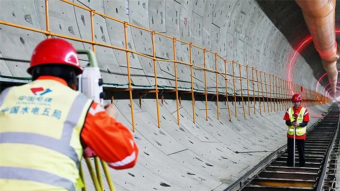 2023全國(guó)兩會(huì)特別報(bào)道 | 詮釋雄安質(zhì)量！看R1線(xiàn)項(xiàng)目的高標(biāo)準(zhǔn)建設(shè)