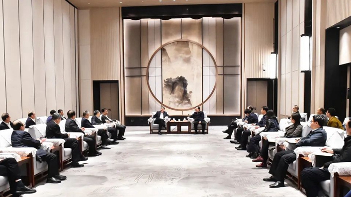 張國華與中國華能集團(tuán)有限公司黨組書記、董事長溫樞剛一行舉行工作座談