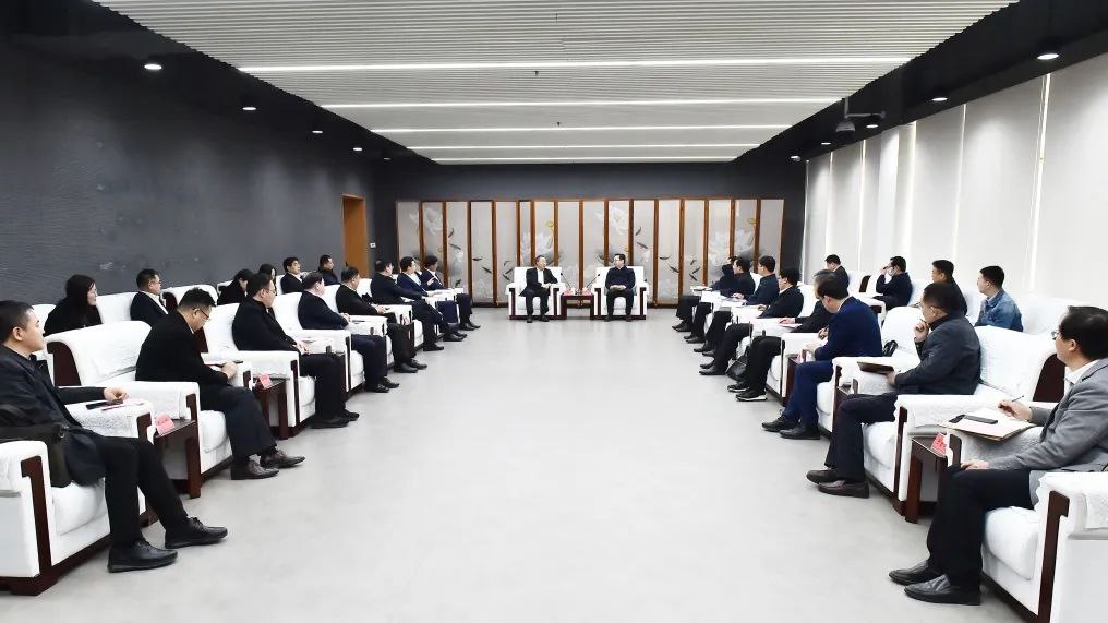 張國華與中國醫藥集團有限公司黨委書記、董事長劉敬楨一行舉行工作座談