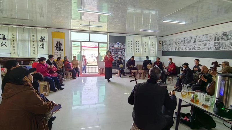 龍化鄉(xiāng)開展創(chuàng)建文明鄉(xiāng)村暨弘揚曲藝傳統(tǒng)文化票友文明實踐活動