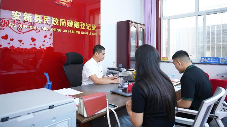雄安新區“520”婚姻登記“為愛加班”