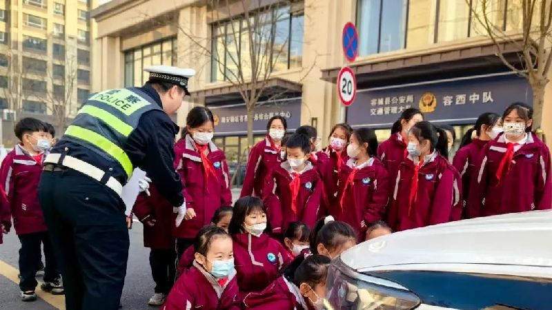 這節課堂超有趣！雄安公安深入校園開展法治宣傳活動