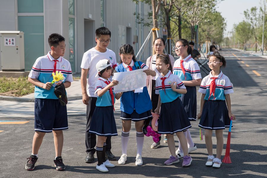 雄安新區小學生體驗“未來之城”慶“六一”兒童節
